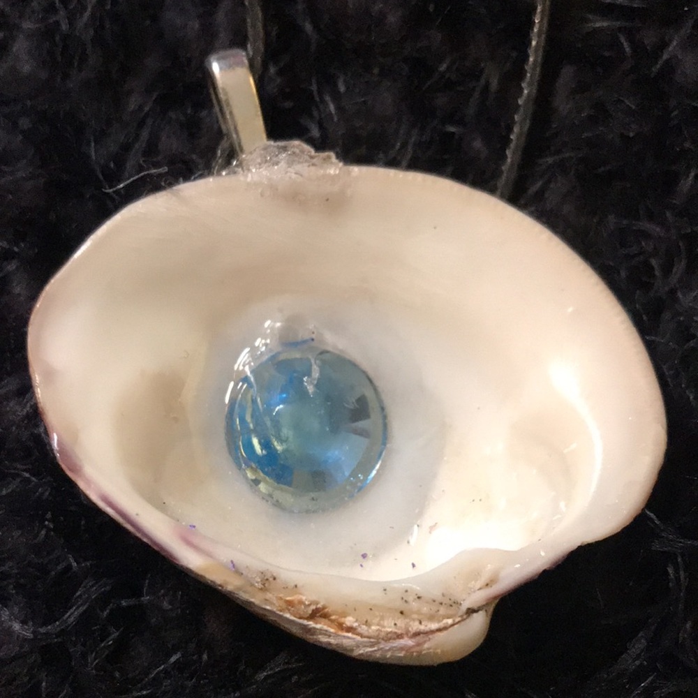 SeaShell Necklace Hand Created - Picture 4 of 17